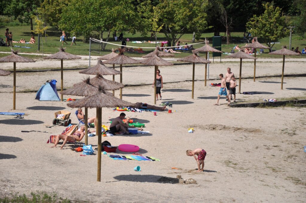 Plage camping les 3 lacs du Soleil à trept en Isère