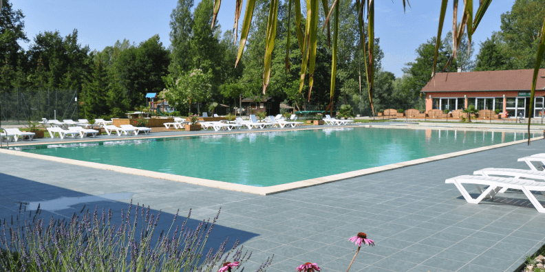 Piscine les 3 lacs du Soleil - Camping en Isère