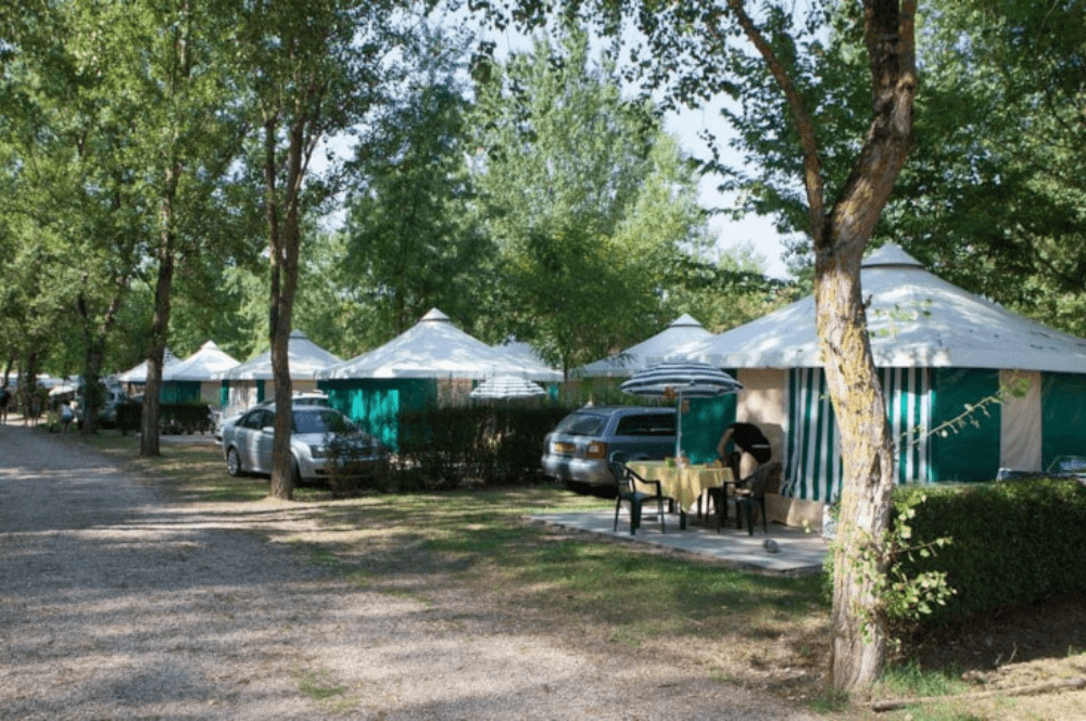 Bungalow toilé meublé - Camping Les 3 Lacs du Soleil Trept en Isère