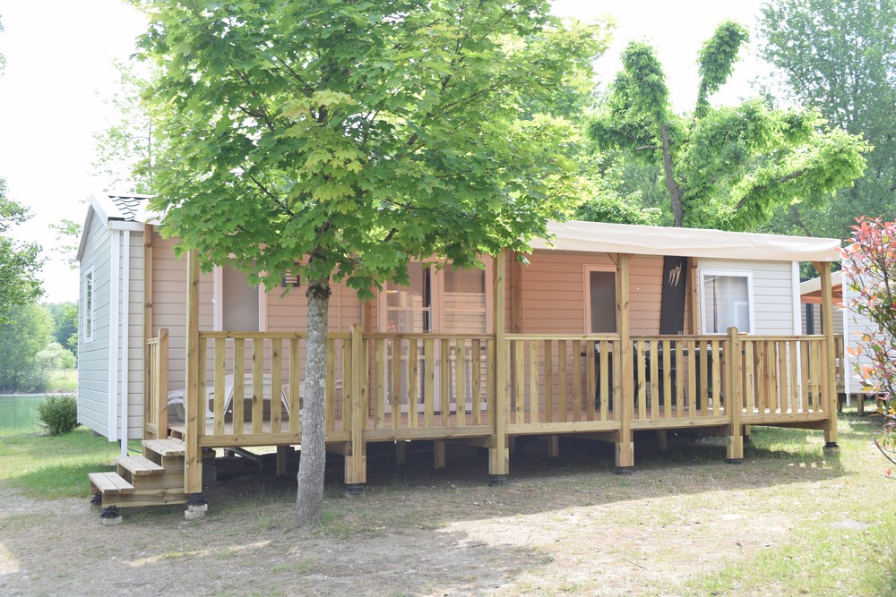 mobil-home LODGE 3 chambres, 2 salles de bain au Camping en Isère