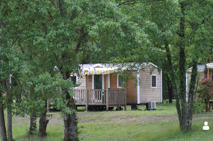 Mobil-home SUPER MERCURE - Location 4 personnes au bord de l'étang de pêche à la carpe en Isère