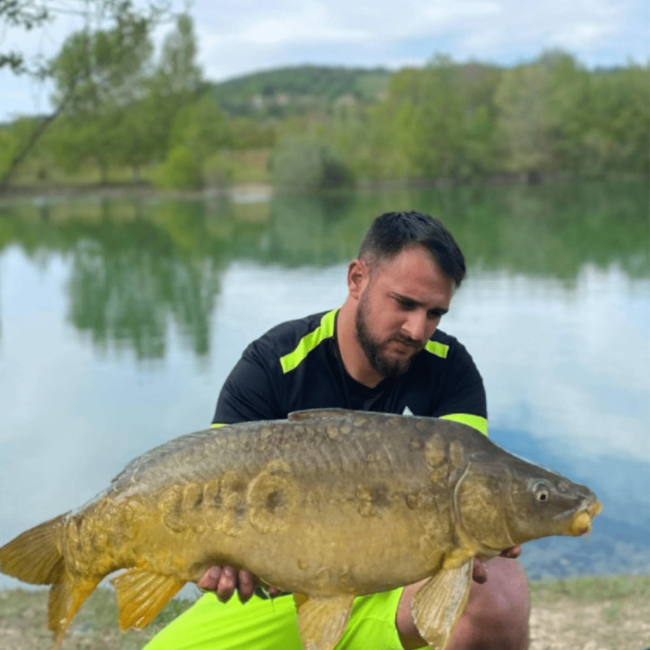 Pêche à la carpe - Domaine des 3 lacs du soleil à Trept en Isère